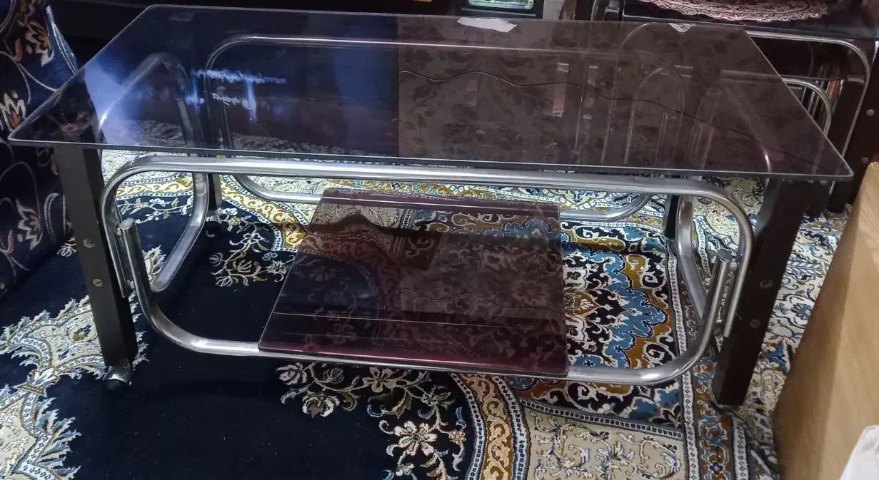 میز شیشه ای جلو مبلی چرخدار|مبلمان خانگی و میز عسلی|تهران, جنت‌آباد شمالی|دیوار