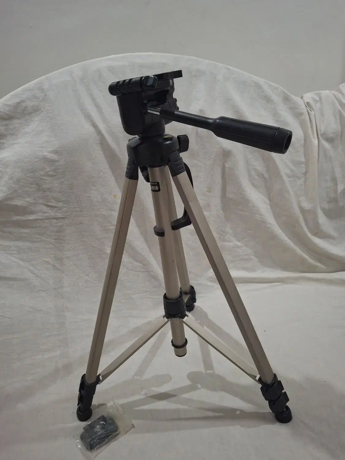 پایه دوربار عکس و فیلم برداری|دوربین عکاسی و فیلمبرداری|اندیشه, اندیشه فاز ۱|دیوار