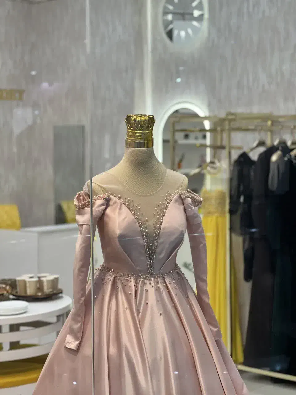 فروش لباس مجلسی مزون به دلیل تغییر شغل|لباس|قم, حاج زینل|دیوار