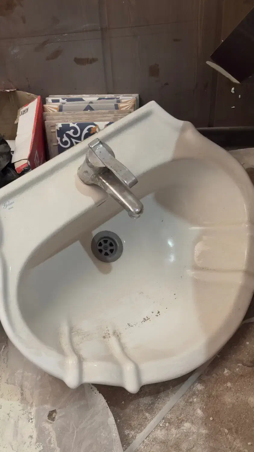 روشویی به همراه شیرآب|لوازم سرویس بهداشتی|شاهینشهر, سعدی جنوبی|دیوار