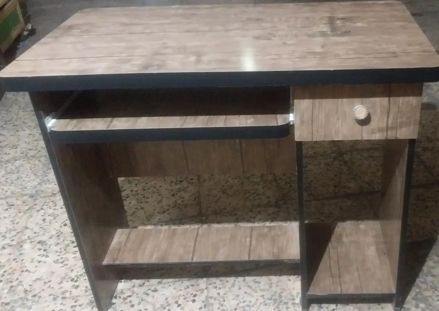 میز تحریر خیلی زیبا وشیک|میز تحریر و کامپیوتر|بندرعباس, |دیوار