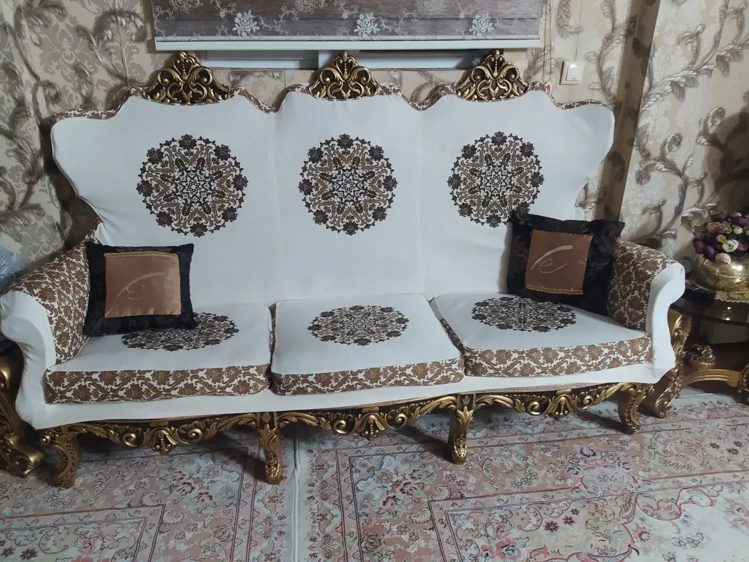 مبلمان 9 نفره همراه عسلی|مبلمان خانگی و میز عسلی|خرمآباد, |دیوار