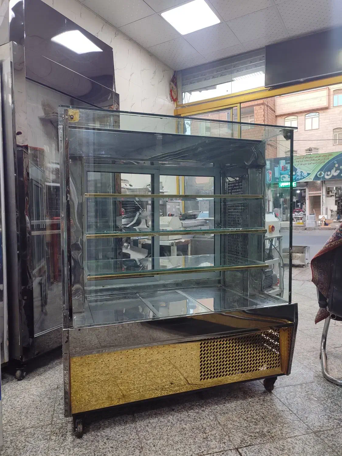 یخچال مکعبی ویترینی 120سانتی در حد نونو|فروشگاه و مغازه|نسیم‌شهر, |دیوار