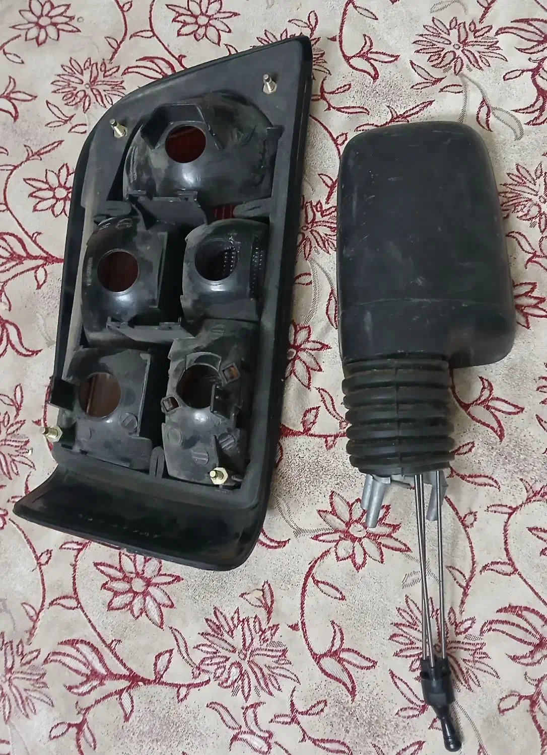 چراغ عقب و آینه بغل ۴۰۵|قطعات یدکی و لوازم جانبی|قم, پردیسان|دیوار