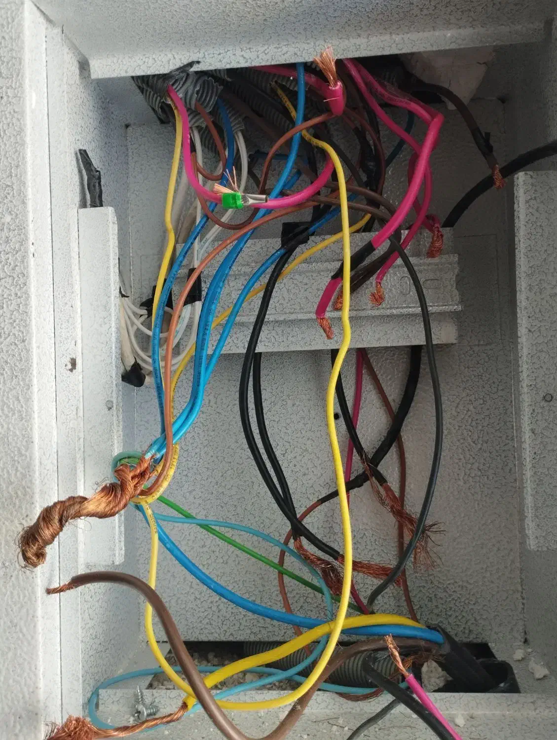 برق کاری،لیکک،بهبهان|خدمات پیشه و مهارت|لیکک, |دیوار