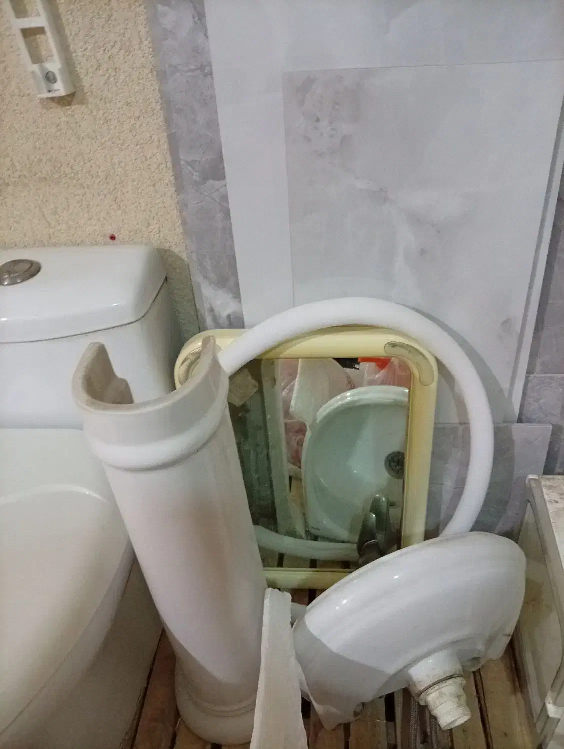 روشویی توالت فرنگی در حد نو|لوازم سرویس بهداشتی|لاهیجان, گلستان|دیوار