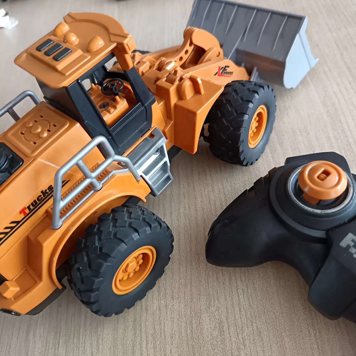 ماشین لودر کنترلی مدل دود زا|اسباببازی بچه|تهران, طرشت|دیوار