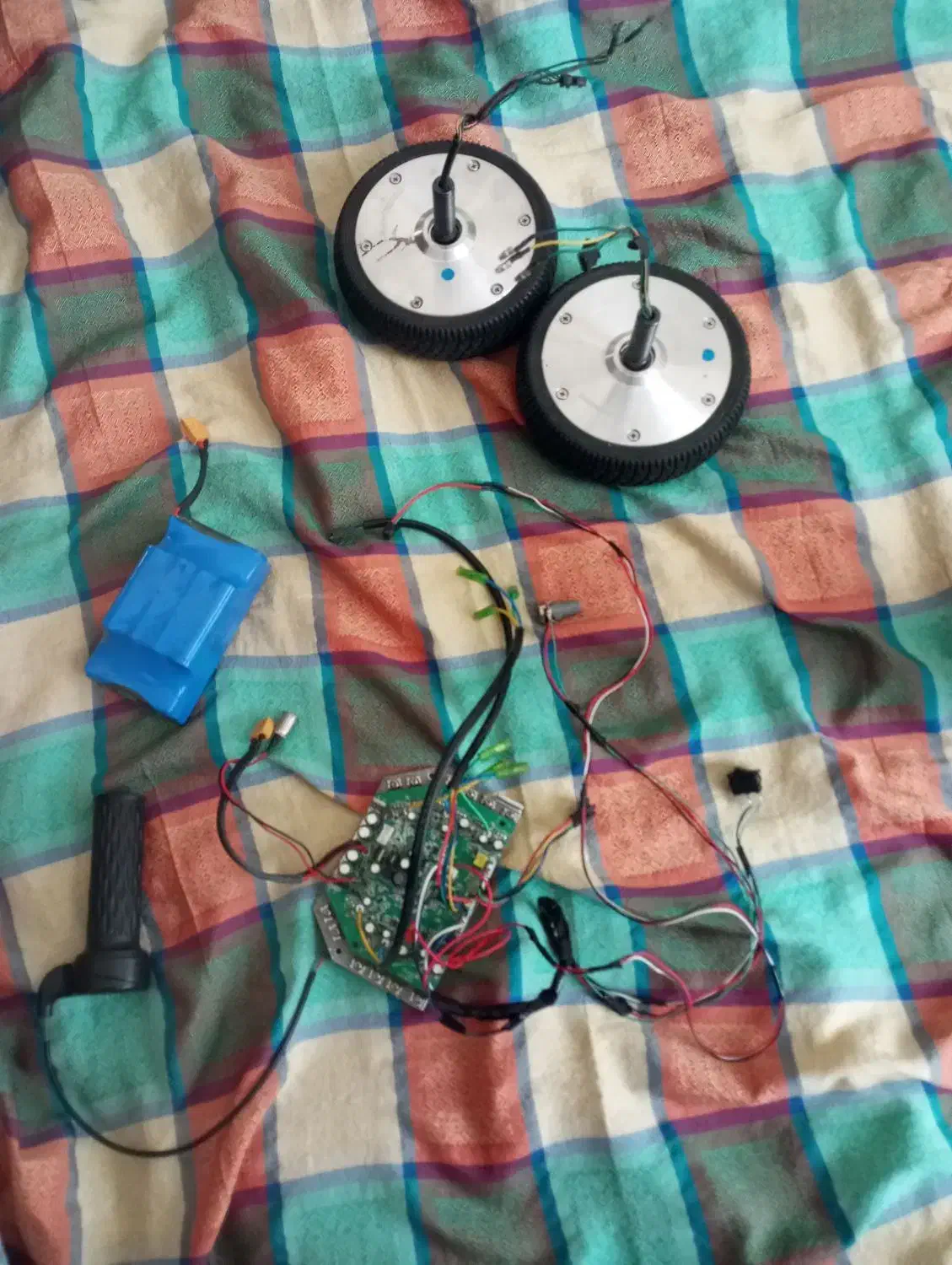 موتور اسکوتر باتری و بورد|دوچرخه، اسکیت، اسکوتر|کرمان, |دیوار