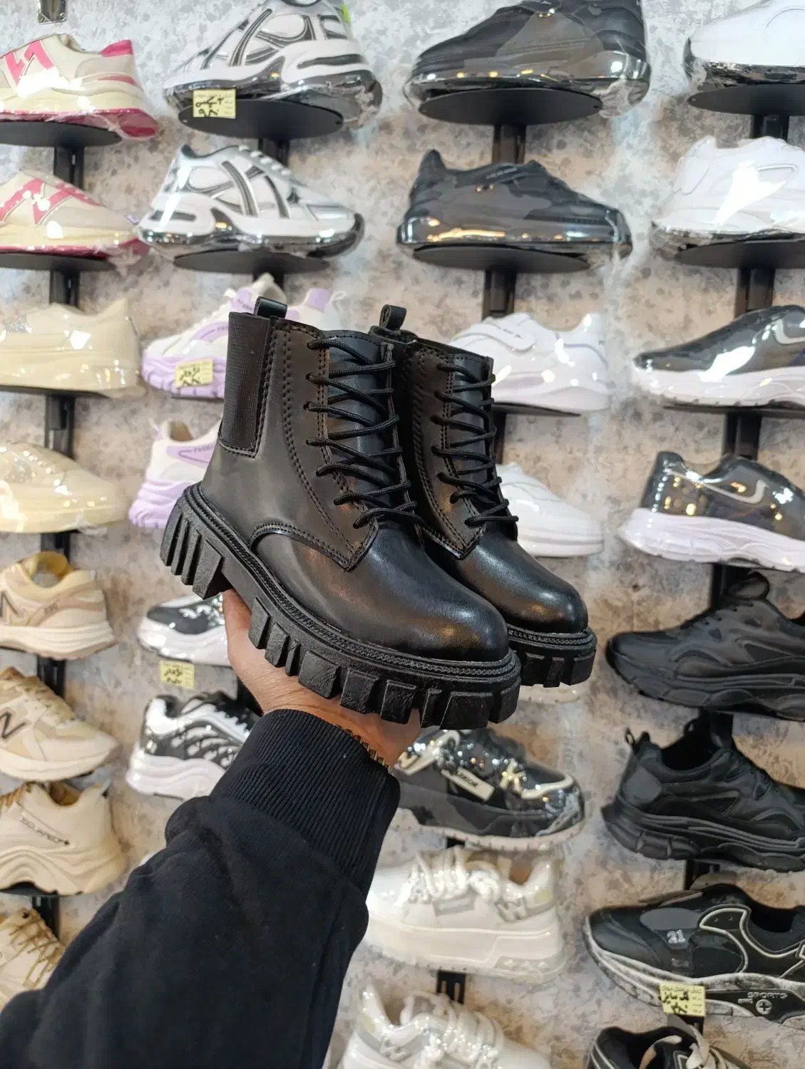 تخفیف ویژه بوت زمستانه زنانه به قیمت تولیدی|کیف، کفش، کمربند|شیراز, سعدیه جنوبی|دیوار