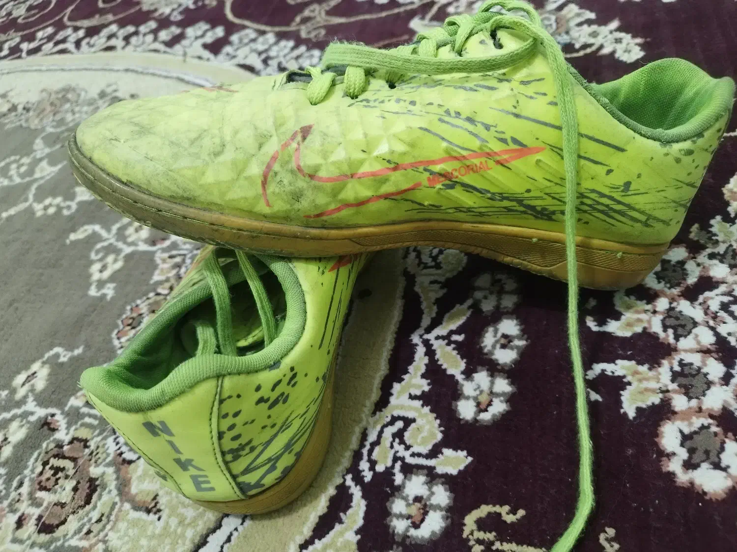 کفش سالنی، چمن مصنوعی|ورزش‌های توپی|بهبهان, |دیوار