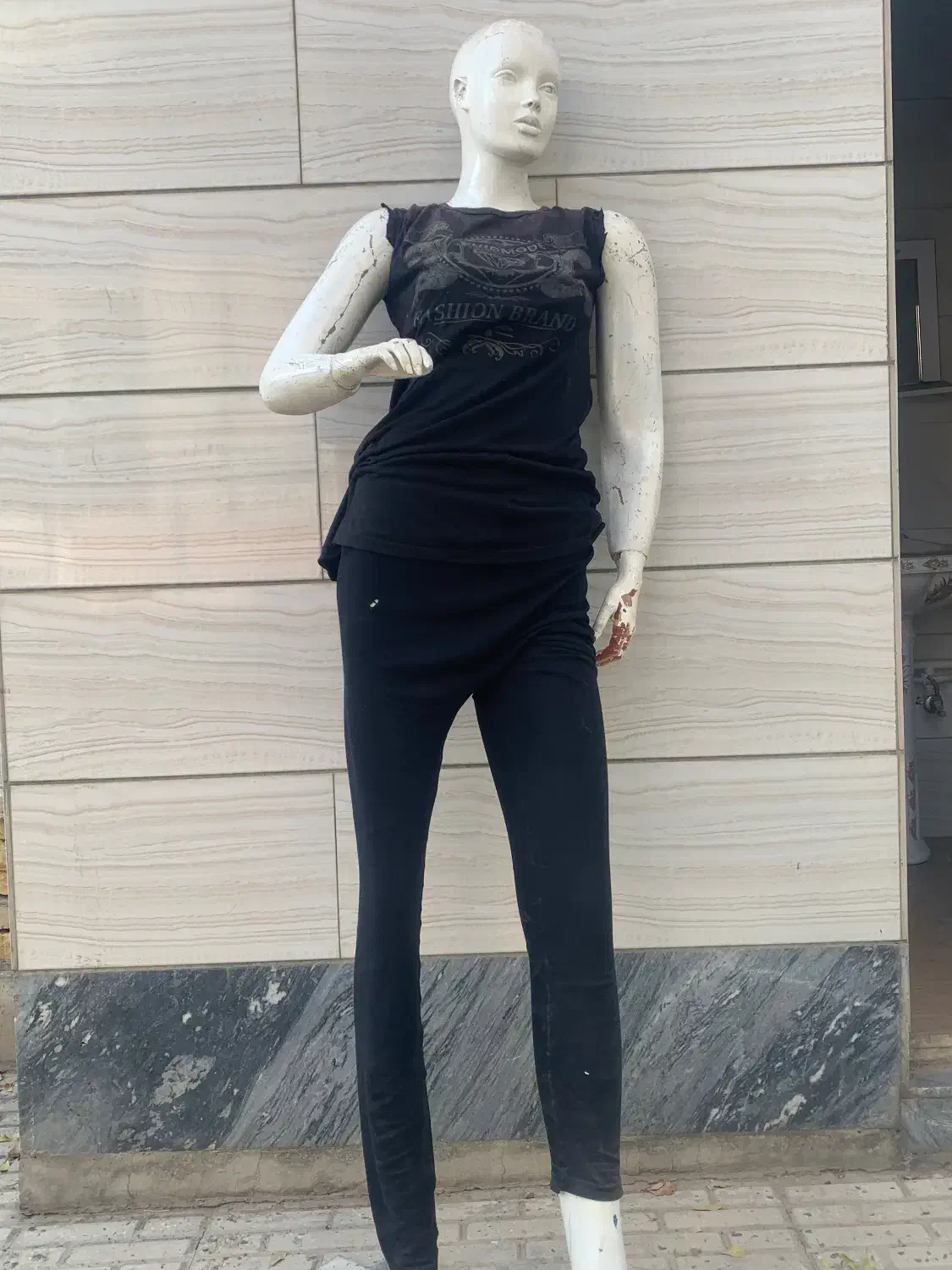 مانکن|فروشگاه و مغازه|میانه, |دیوار