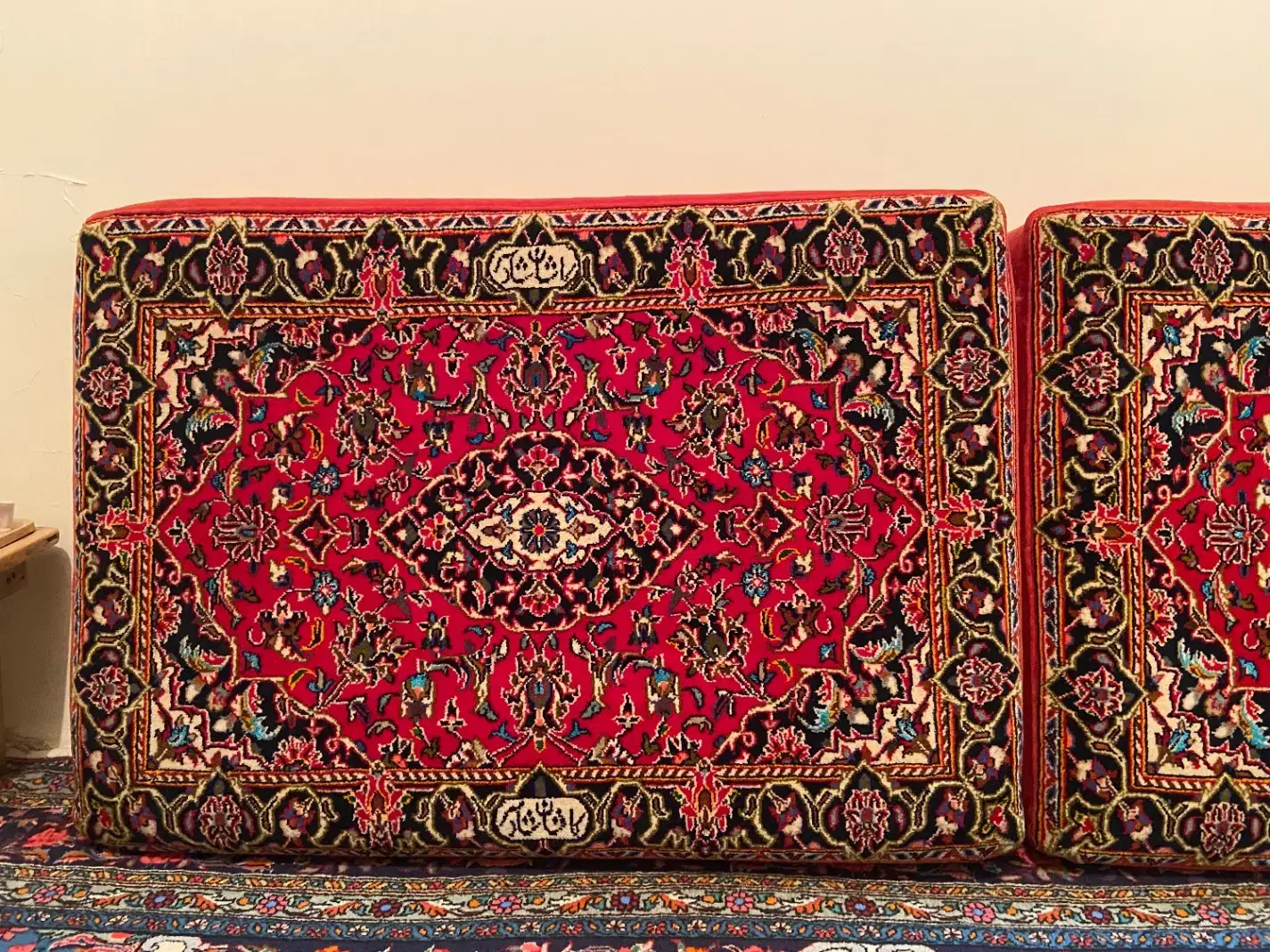 دو عدد پشتی کاشان|پشتی|کرمانشاه, |دیوار