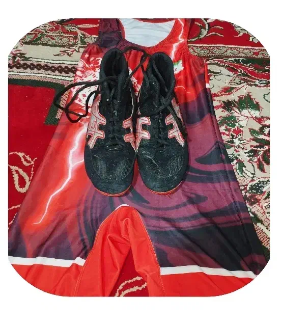 لباس و کفش کشتی نو|لباس|مه ولات, |دیوار