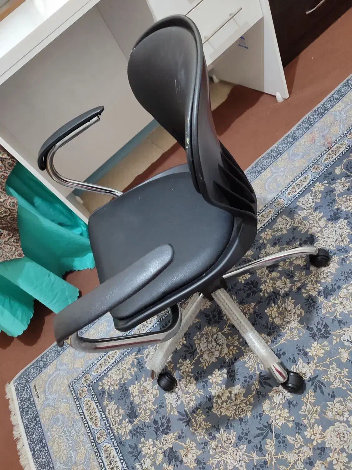 چرخ سردوز،همراه با میزکار و صندلی|چرخ خیاطی و ریسندگی|شهرکرد, |دیوار