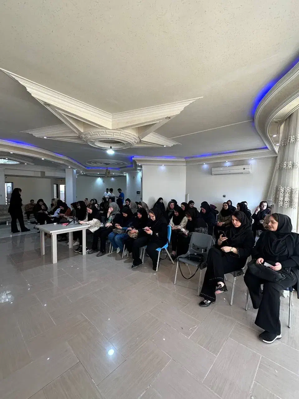 کاردرمنزل برای بانوان شاغل وخانه دار باگوشی|استخدام بازاریابی و فروش|تبریز, |دیوار