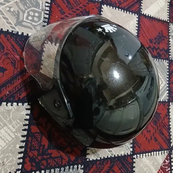 کلاه|لباس|تهران, هفت چنار|دیوار