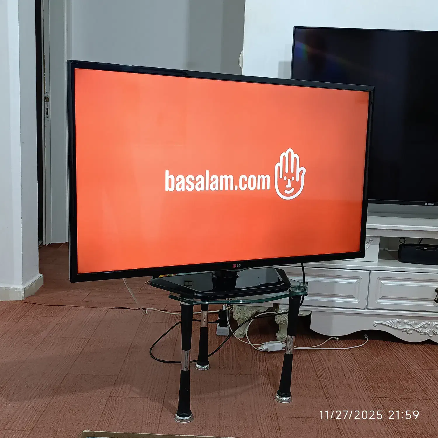 تلویزیون ال جی ۴۲ اینچ سالم بدون خط و خش|تلویزیون و پروژکتور|پرند, فاز ۶|دیوار