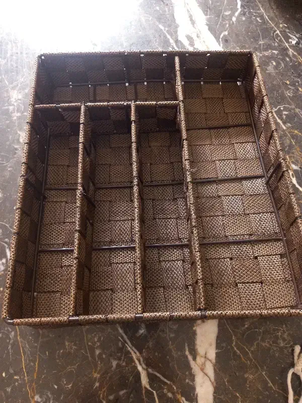 جاقاسقی داخل کابینت|آب‌چکان و نظم‌دهنده ظروف|قم, قلعه کامکار|دیوار