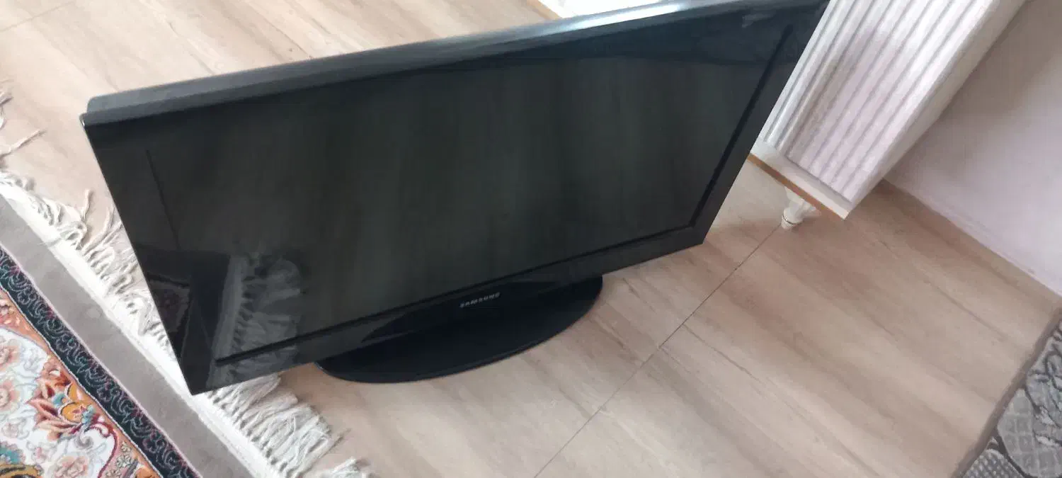 تلوزیون ۳۲ سامسونگ|تلویزیون و پروژکتور|پرند, فاز ۶|دیوار