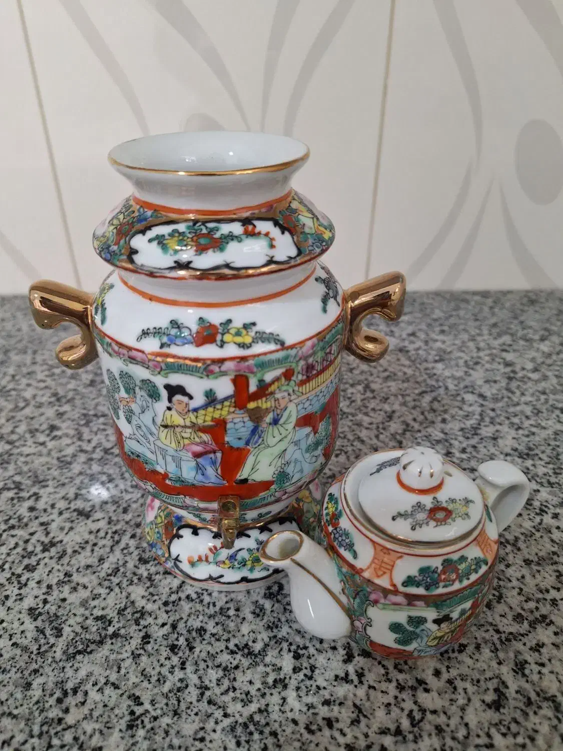 چینی گل مرغی|کلکسیون اشیاء عتیقه|جرقویه, |دیوار