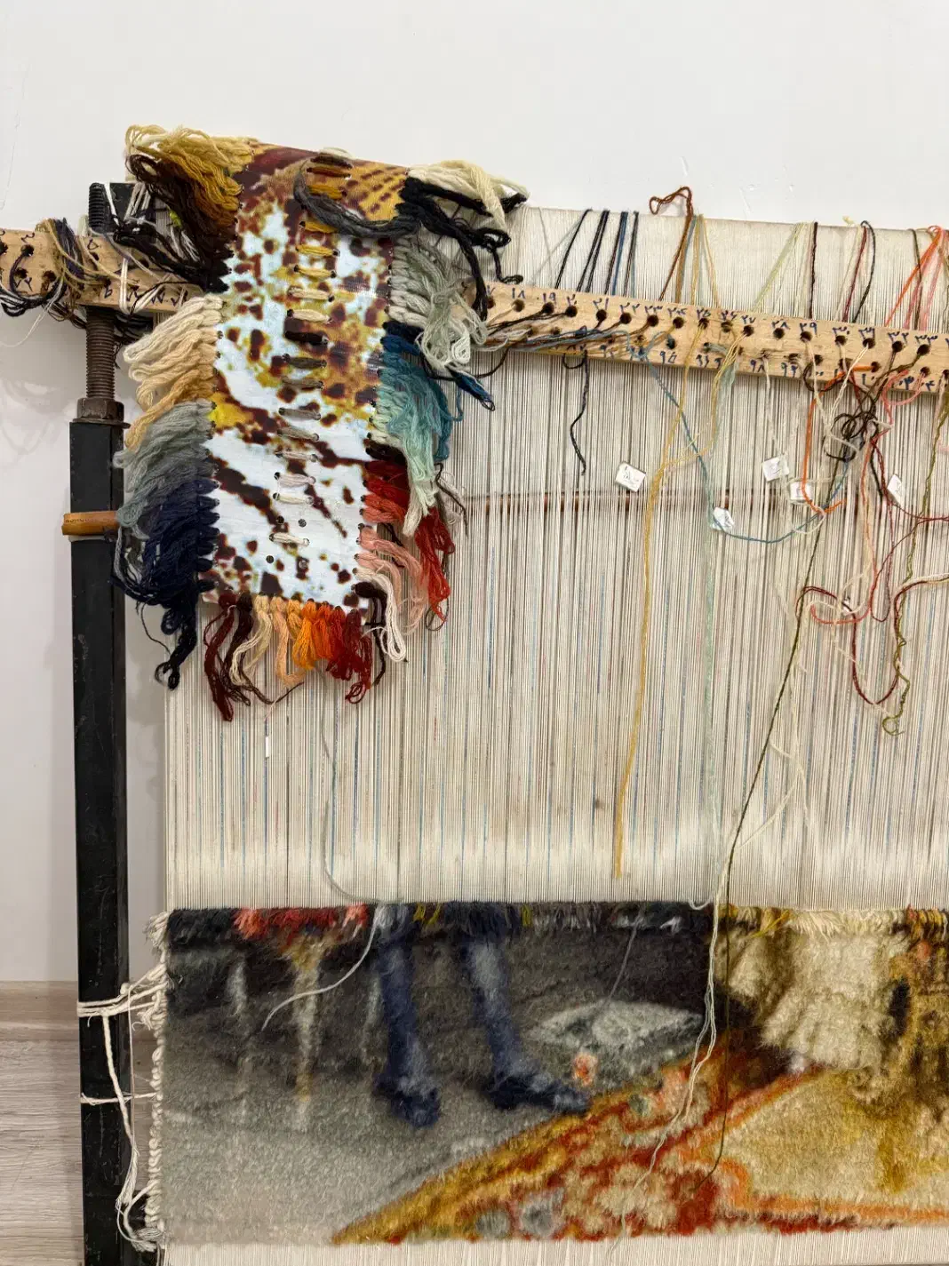 تابلو فرش شاعر جوان فروشی|تابلو فرش|مشگین شهر, |دیوار