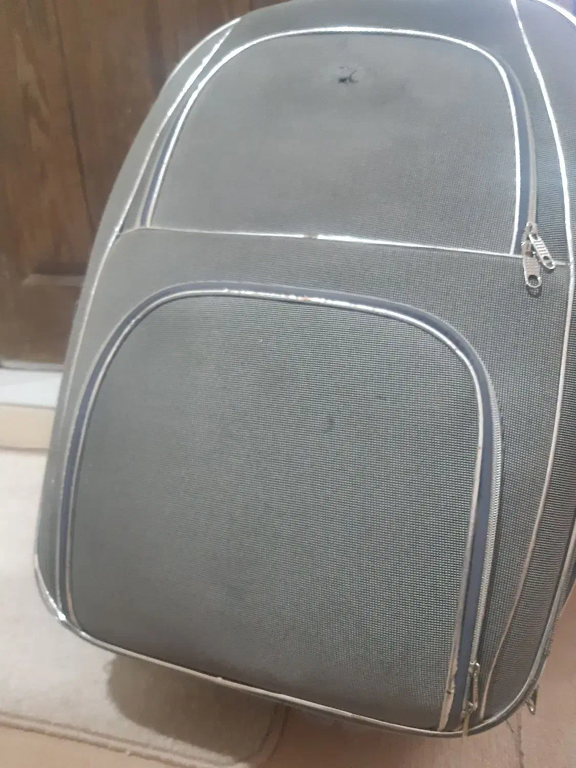 کیف|کیف، کفش، کمربند|گلبهار, شهر جدید گلبهار|دیوار