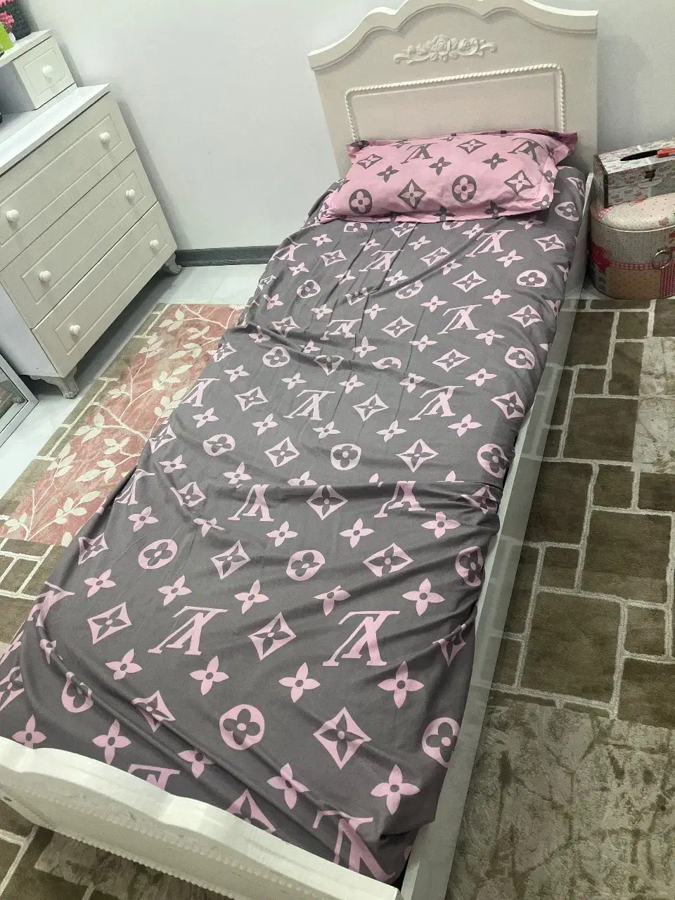 سرویس تخت و کمد نوجوان|تخت و سرویس خواب|مشهد, چهارچشمه|دیوار