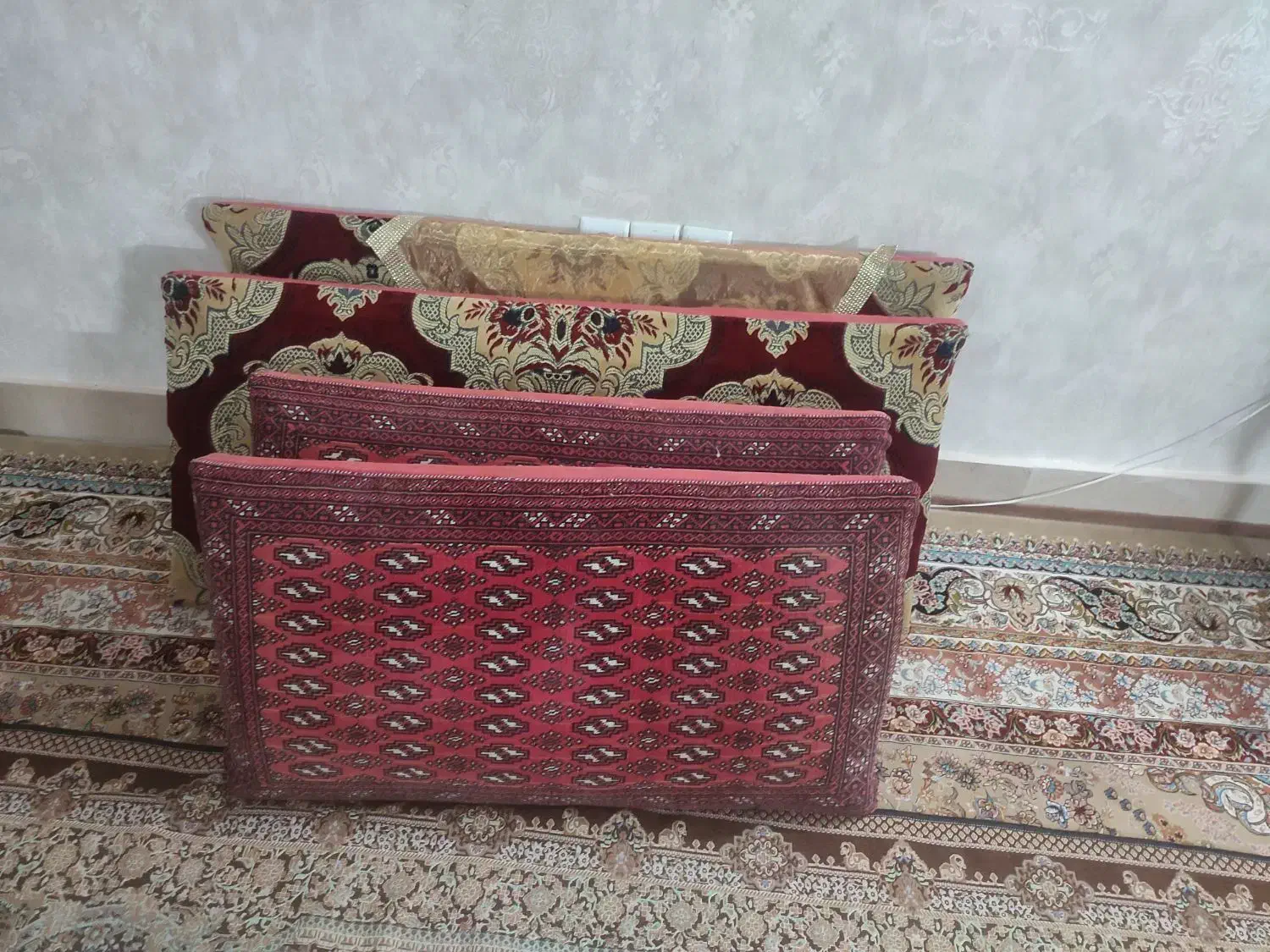 چهارتا پشتی|پشتی|بجنورد, |دیوار