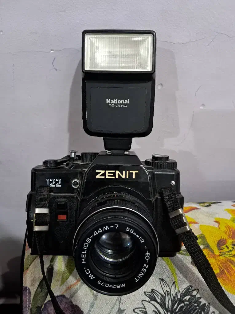 دوربین عکاسی ZENIT همراه با فلاش|دوربین عکاسی و فیلمبرداری|اهواز, کمپلو شمالی|دیوار