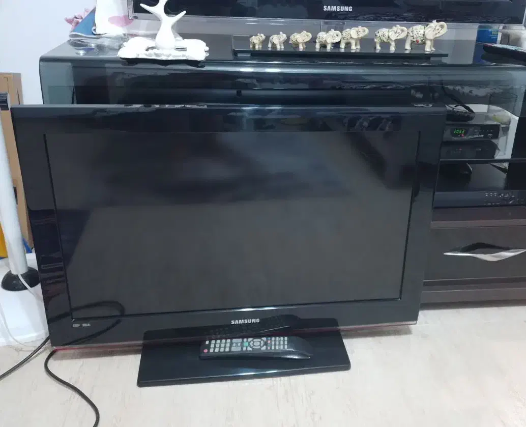 تلویزیون سامسونگ ۳۲ اینچ + دیجیتال|تلویزیون و پروژکتور|رشت, نخودچر|دیوار