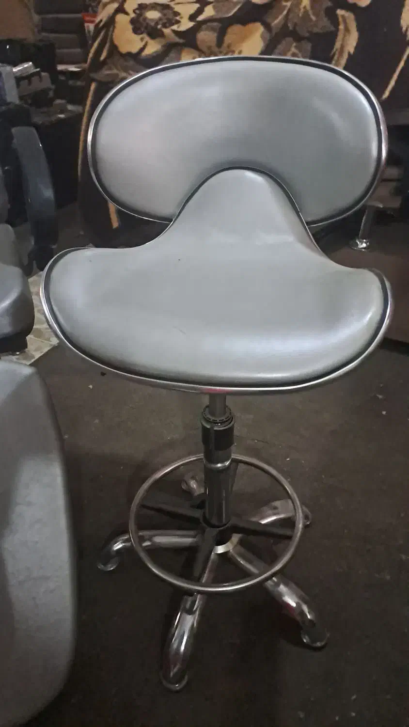 تجهیزات آرایشگاهی|آرایشگاه و سالن‌های زیبایی|مرند, |دیوار