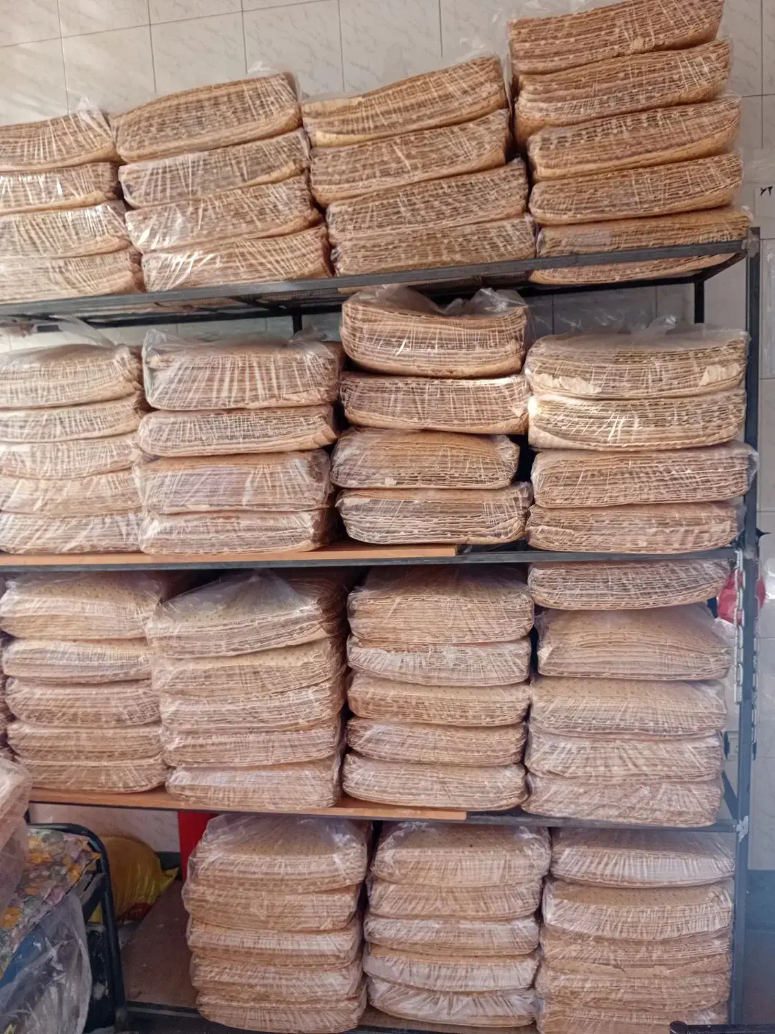 نان سبوس دار و ارد محلی|خوردنی و آشامیدنی|آذرشهر, |دیوار