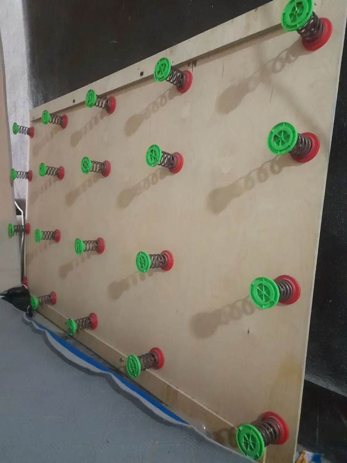 پیست فنری ژیمناستیک|تجهیزات ورزشی|نقده, |دیوار