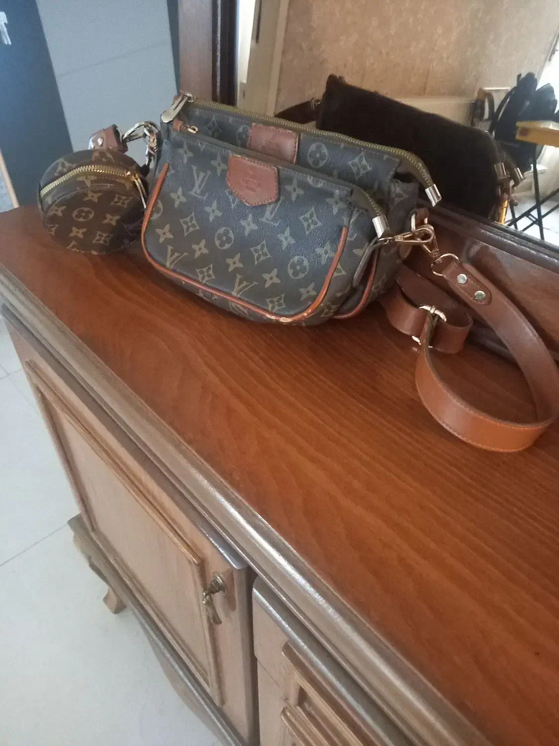 کیف کاملا نو|کیف، کفش، کمربند|بروجرد, |دیوار