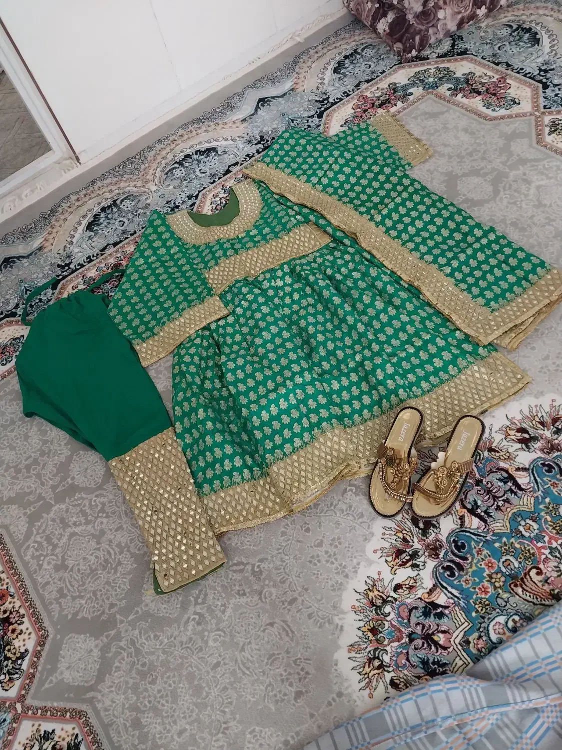 لباس محلی|لباس|قم, شهر قائم|دیوار