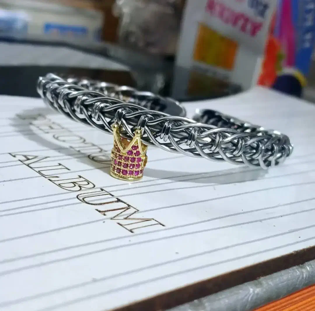 دستبند|بدلیجات|بروجن, |دیوار