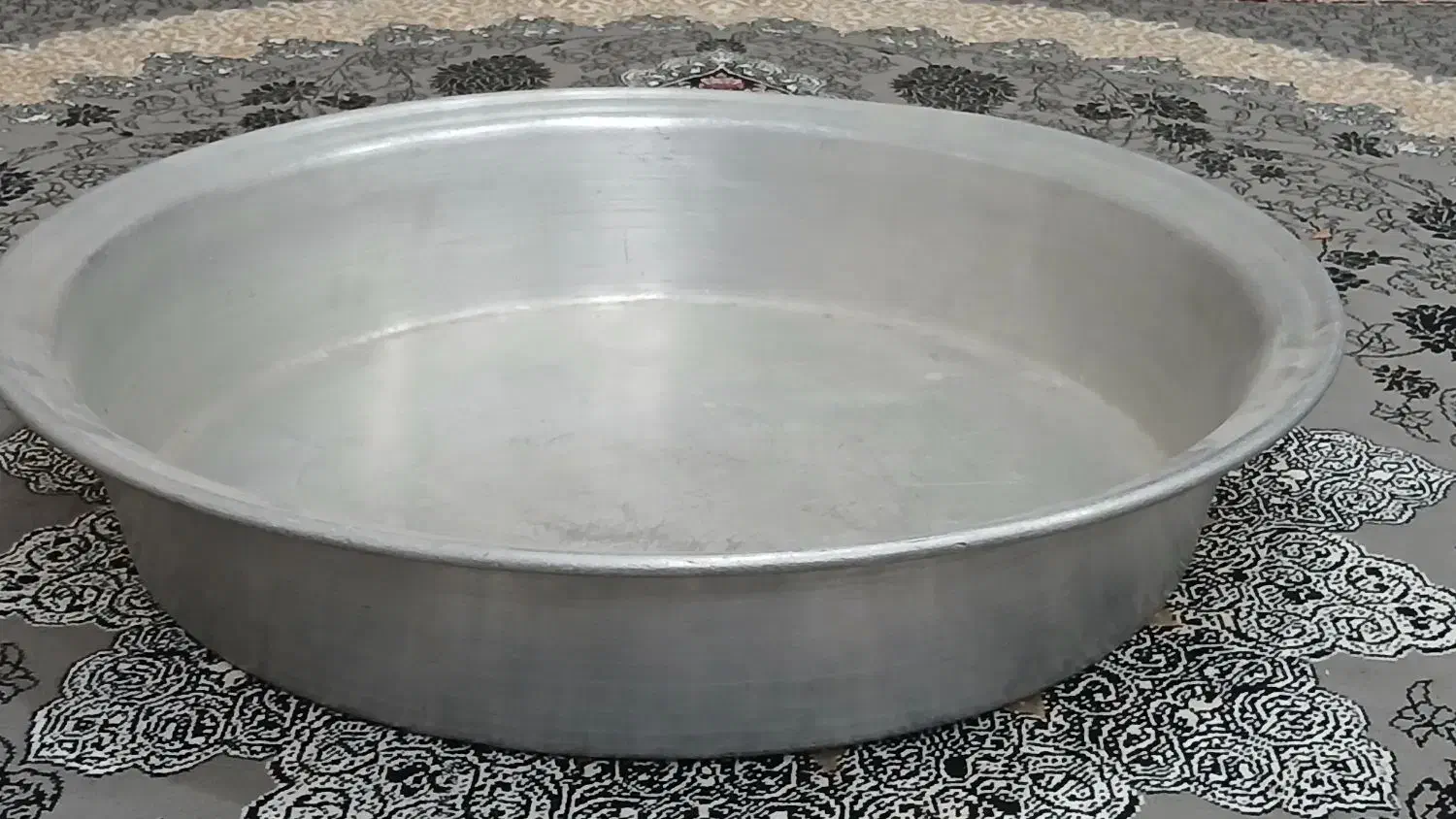 دوعدد تشت روحی|ظروف پختوپز|تاکستان, |دیوار