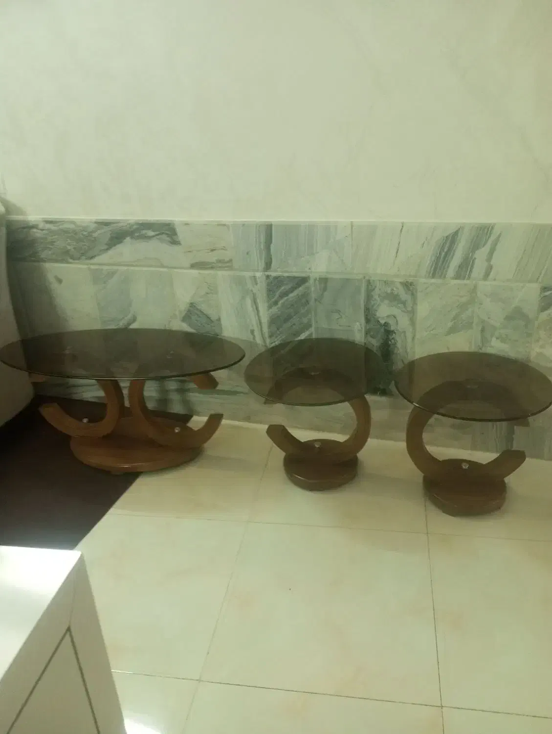 دوعدد میز عسلی به همراه جلومبلی|مبلمان خانگی و میز عسلی|تربتحیدریه, آغوی|دیوار