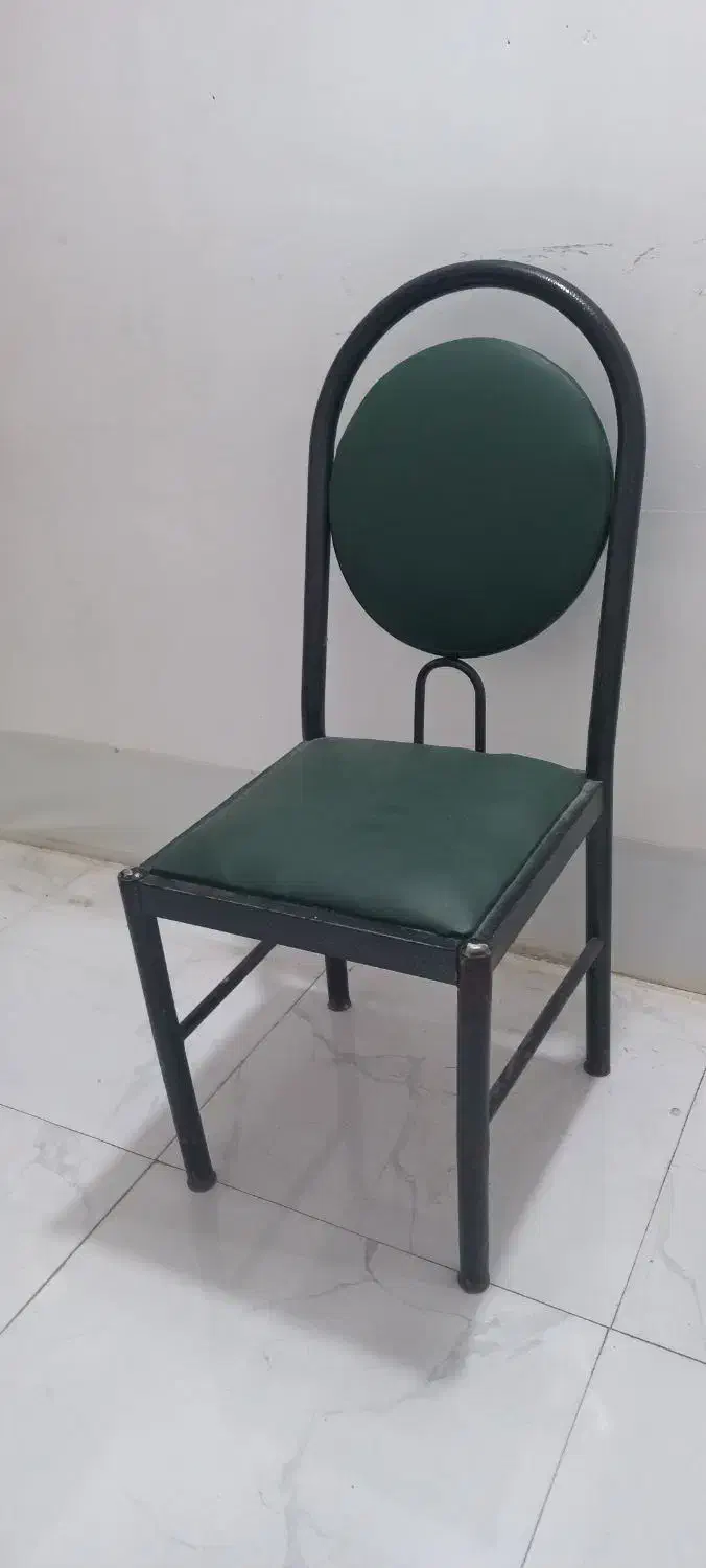 ۵صندلی انتظار،یک اصلاح|آرایشگاه و سالنهای زیبایی|اردبیل, |دیوار