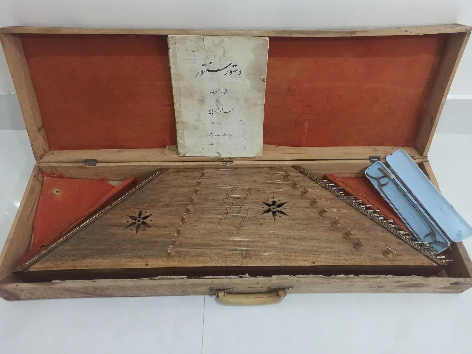 سنتور عتیقه قدیمی|سازهای سنتی|گناباد, |دیوار