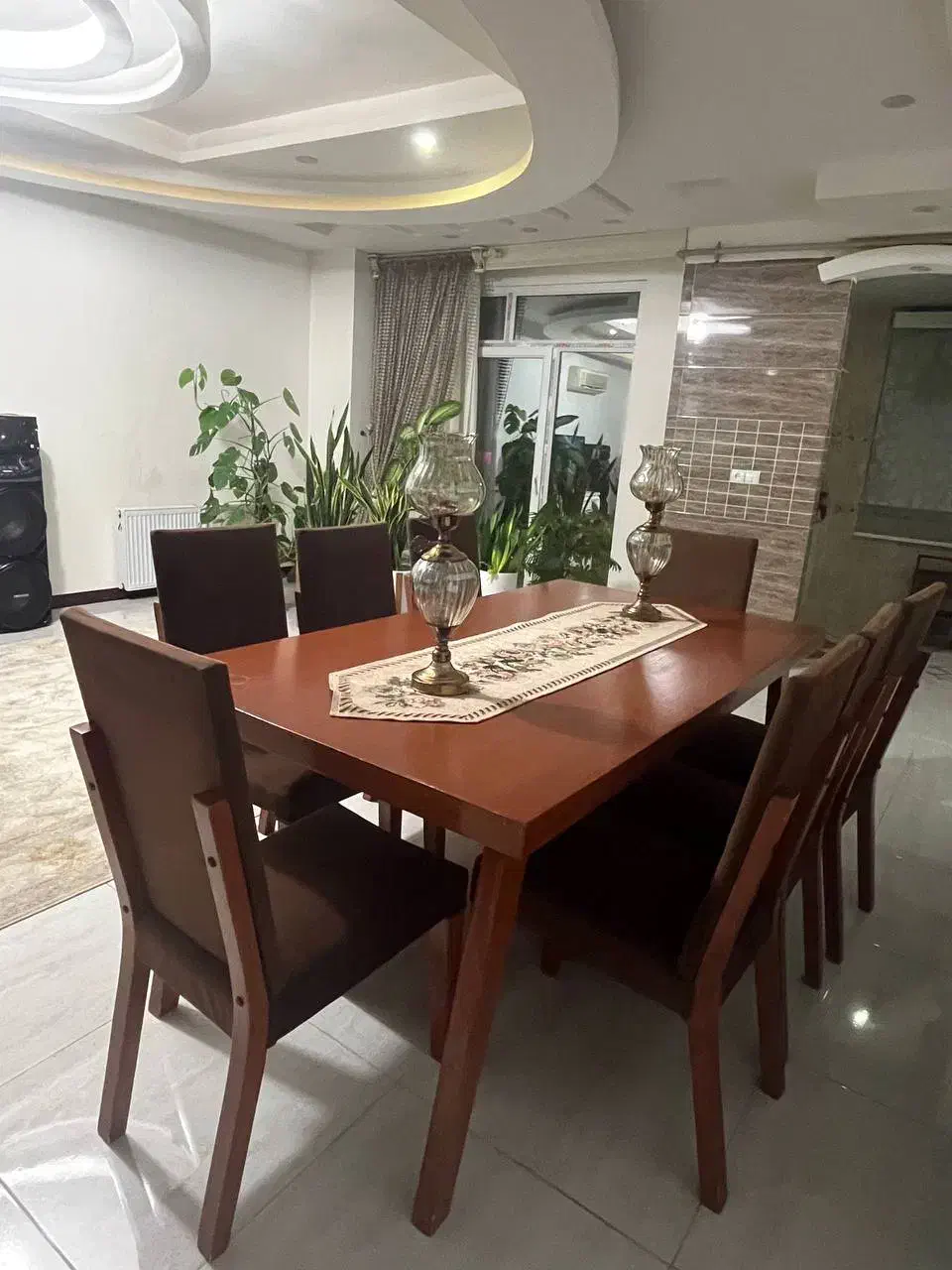 مبل هشت نفره با میز جلو مبلی میز غذاخوری هشت نفره|مبلمان خانگی و میز عسلی|ساری, |دیوار