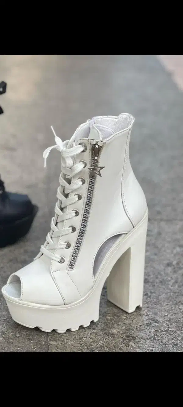 کفش سفید|کیف، کفش، کمربند|فلاورجان, |دیوار