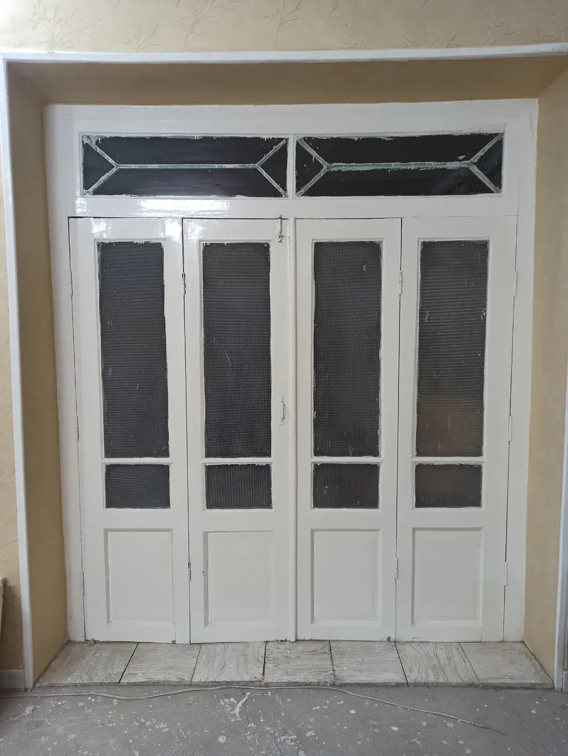 درب قدیمی|کلکسیون اشیاء عتیقه|تربتحیدریه, مسجد جامع|دیوار