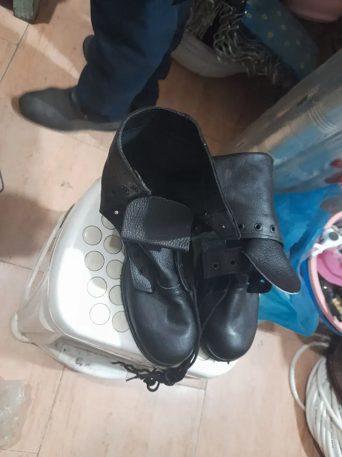 پوتین|کیف، کفش، کمربند|گنبد کاووس, |دیوار