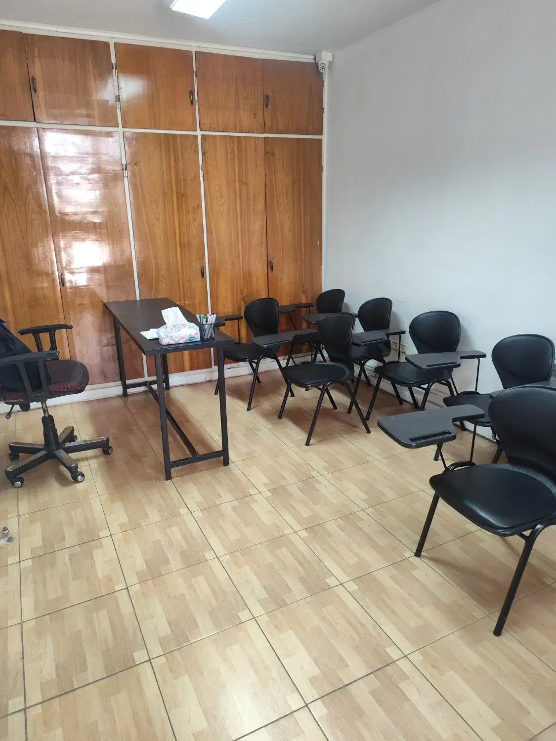 اجاره ساعتی کلاس|اجارهٔ کوتاه‌مدت دفتر کار و فضای آموزشی|شیراز, ابیوردی|دیوار