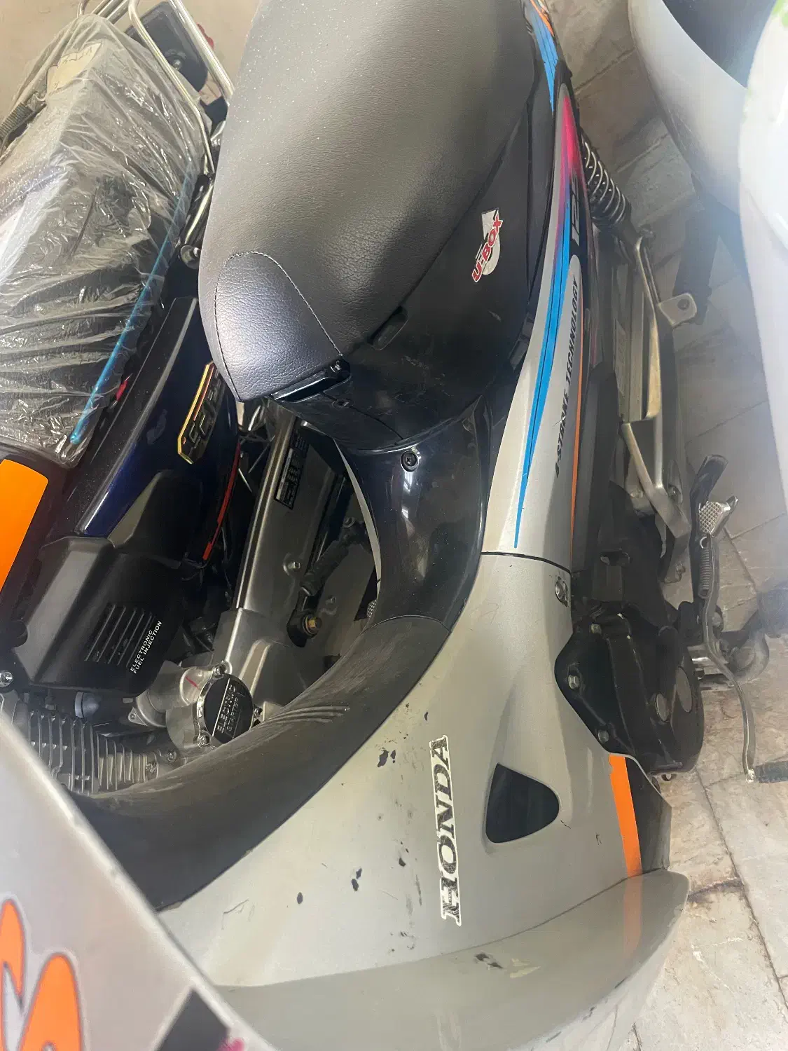 هوندا ویو ۱۳۸۳ نقره ای|موتورسیکلت|اردکان, |دیوار