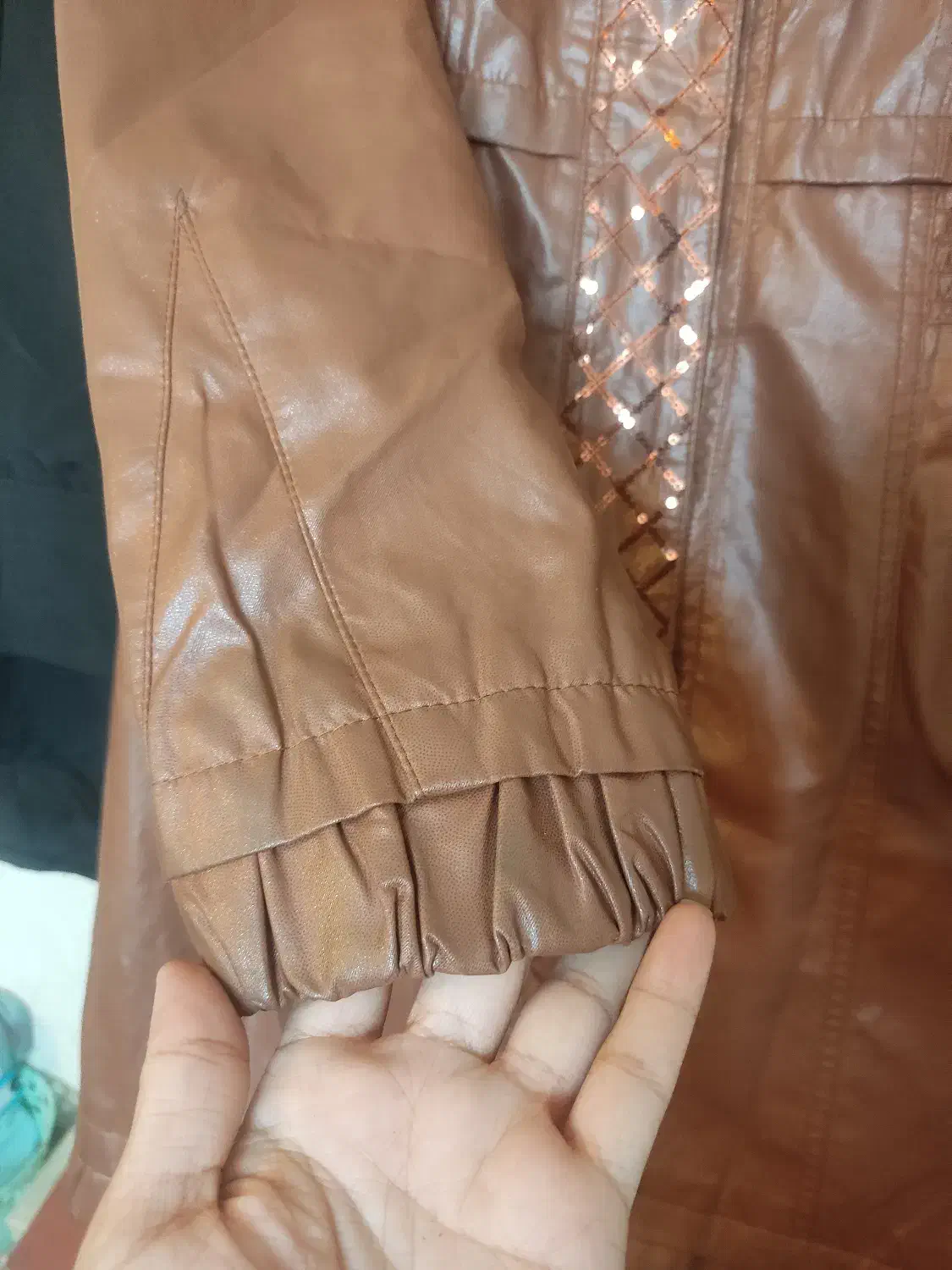 پالتو|لباس|لنده, |دیوار