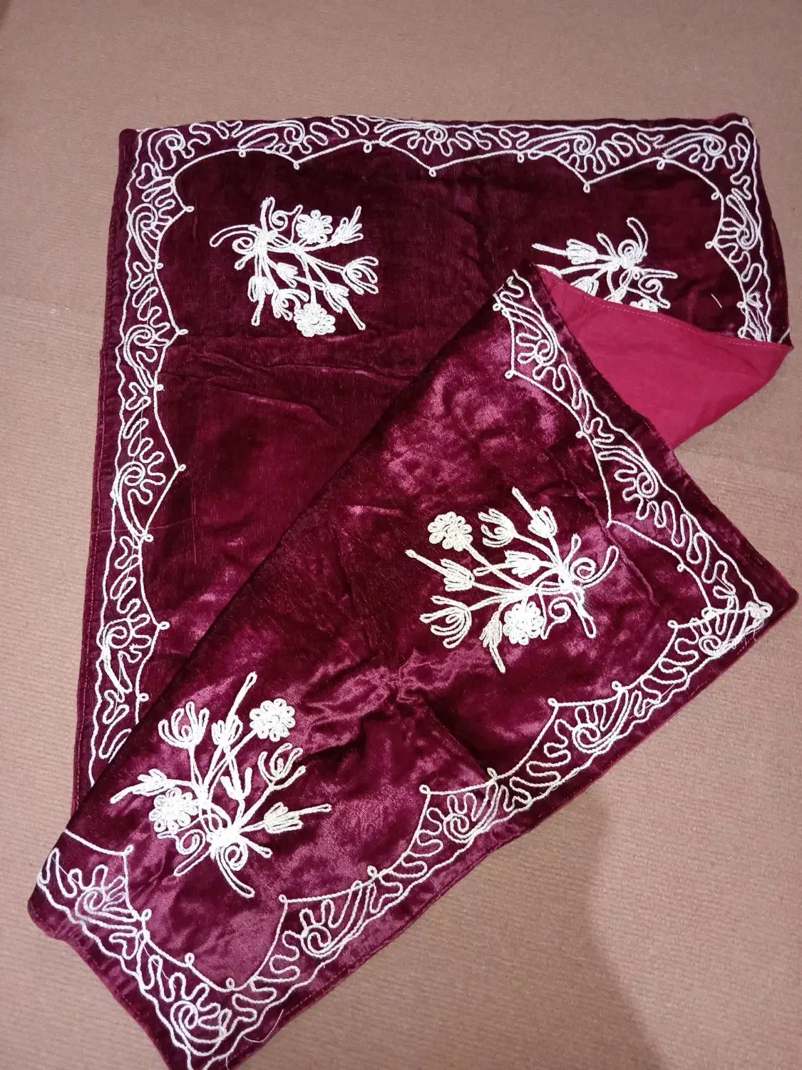 بقچه سوسن قدیمی|کلکسیون اشیاء عتیقه|یزد, |دیوار