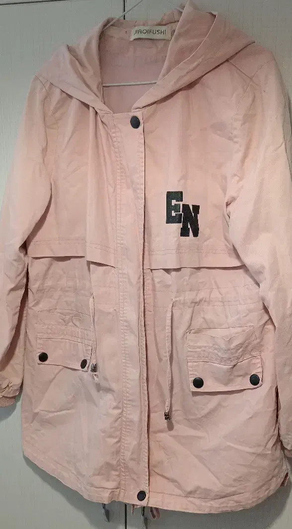 کاپشن، پالتو، مانتو اداری، شومیز، لباس مجلسی|لباس|رشت, منظریه|دیوار