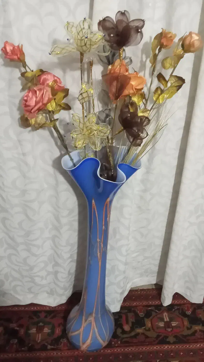 گلدان با گلهایش|گل مصنوعی|سلماس, |دیوار